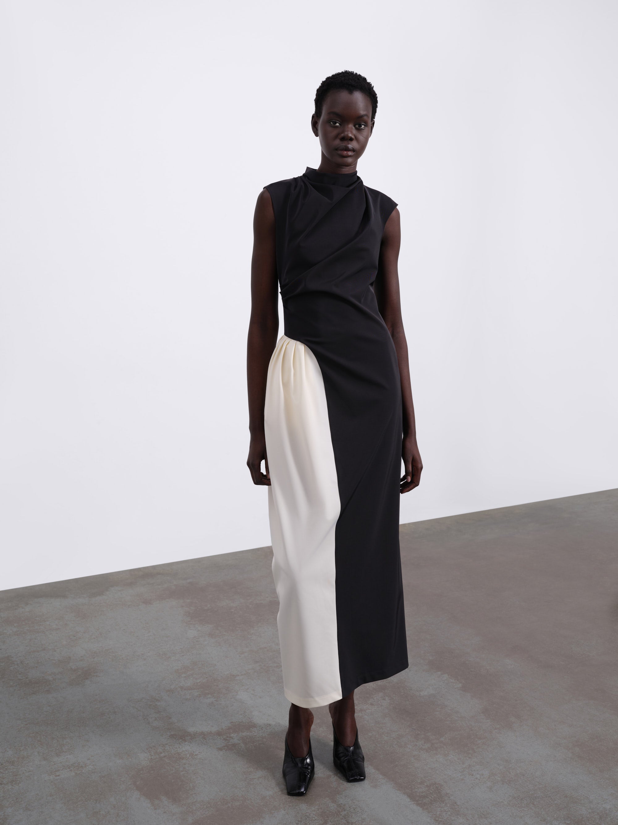 Elys Sculptural Contrast Dress — Black