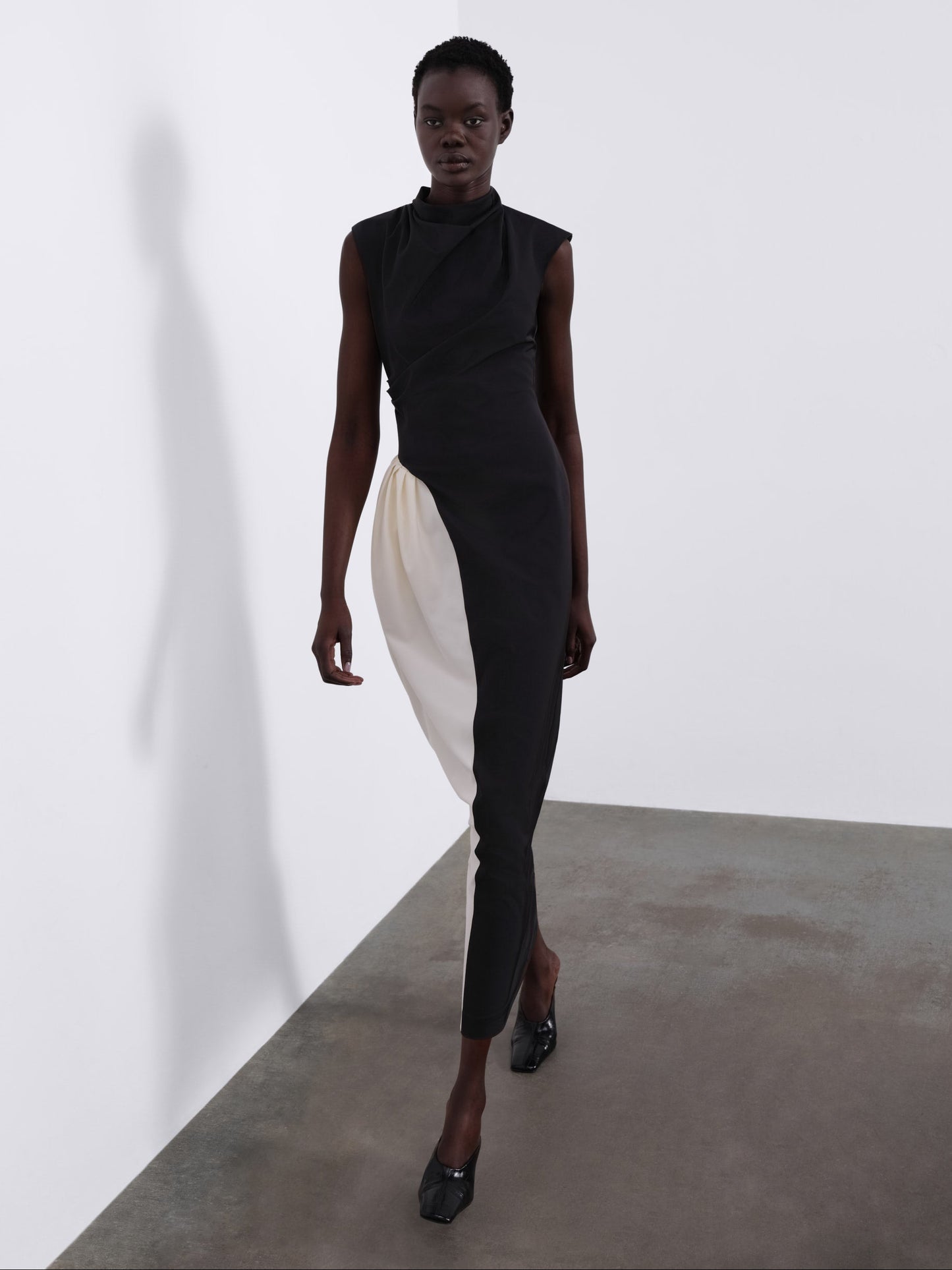 Elys Sculptural Contrast Dress — Black