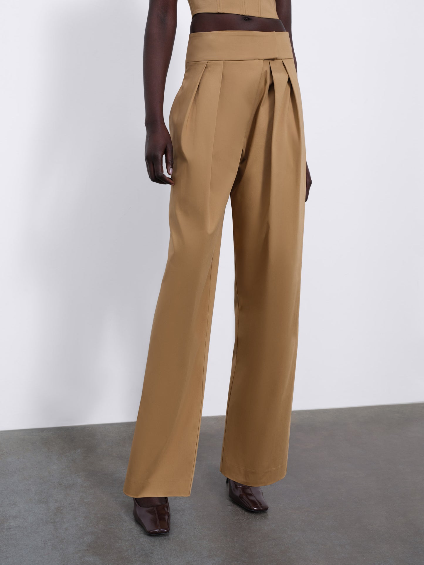 Veyra Pleated Trousers